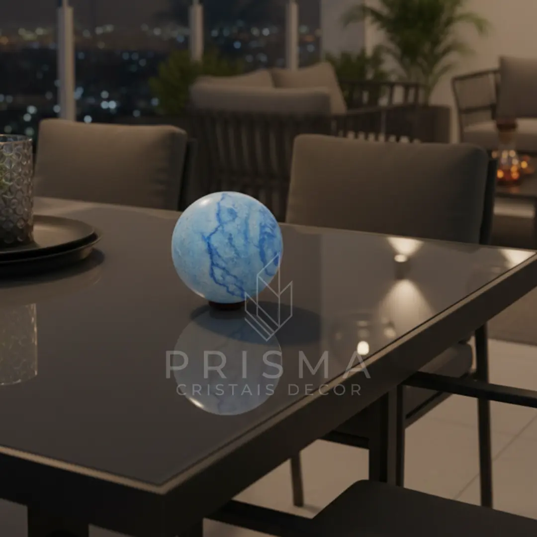 Esfera de Quartzo Azul polida com tonalidade celestial suave — cristal decorativo premium Nova Lima MG