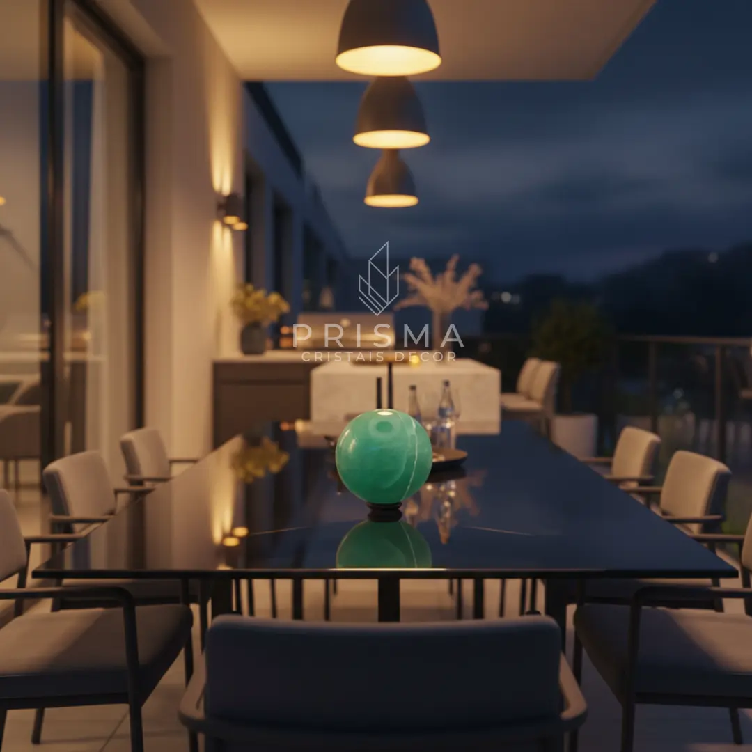 Esfera de Quartzo Verde — cristal decorativo de alto padrão com lapidação perfeita para ambientes premium em Minas Gerais