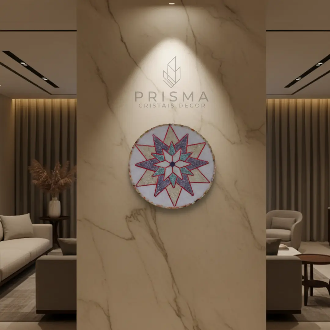 Detalhe dos cristais naturais na Mandala Estrela — hexagrama e geometria sagrada em obra artesanal premium