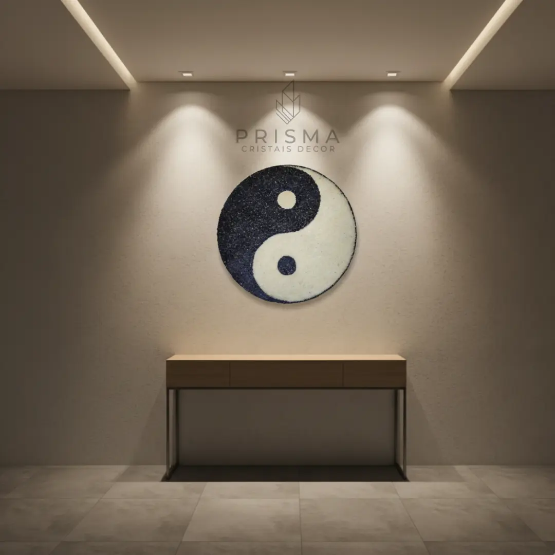Detalhe da Mandala Yin Yang artesanal — contraste entre as metades escura e clara em obra premium