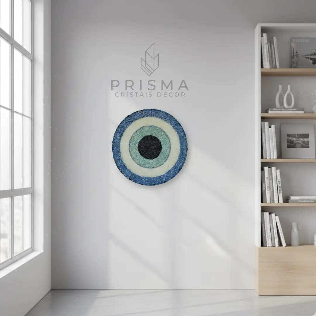 Detalhe dos cristais naturais na mandala artesanal — pedras selecionadas individualmente em geometria sagrada premium