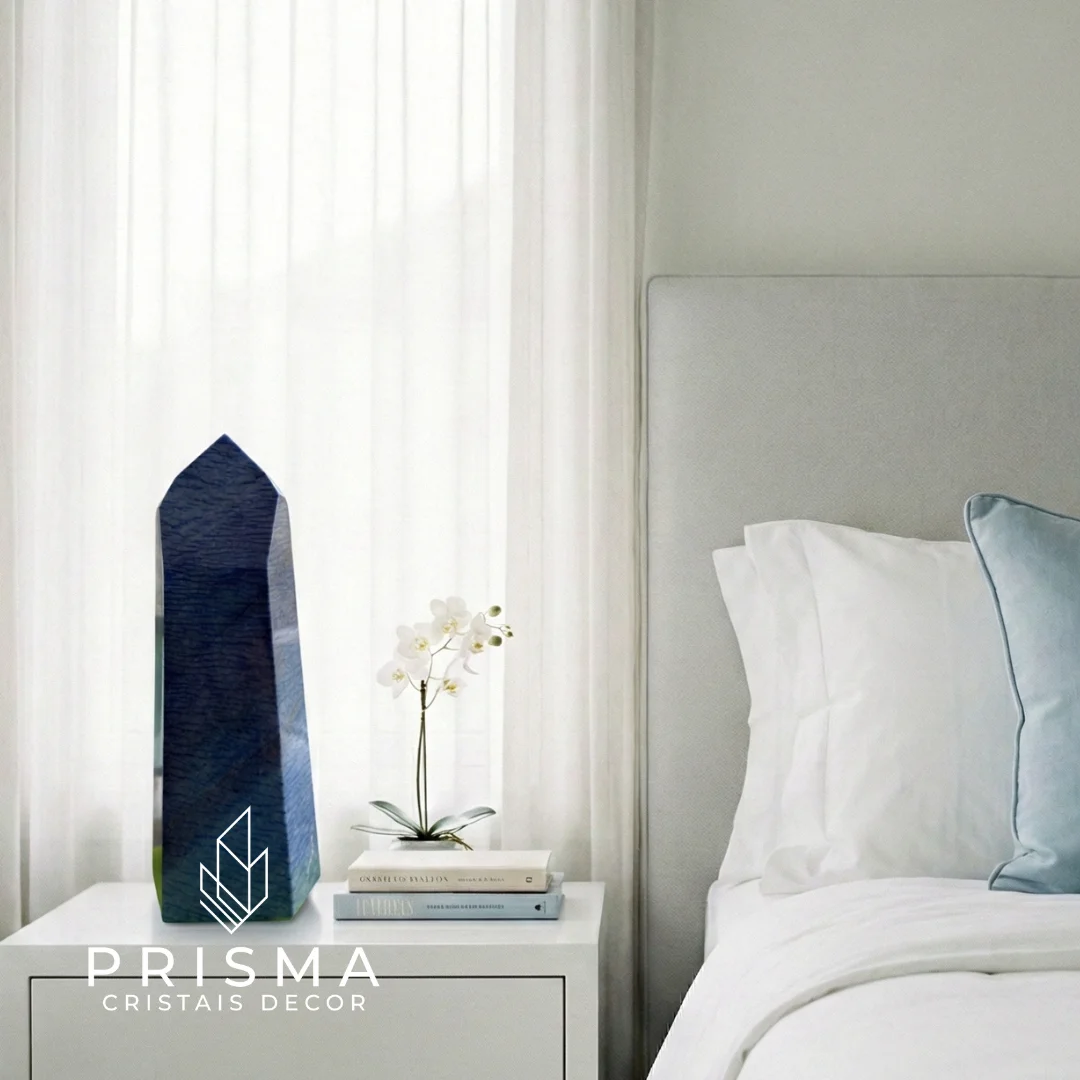 Ponta de Quartzo Azul 36cm — detalhe da coloração azul natural e clareza do cristal formado em Minas Gerais