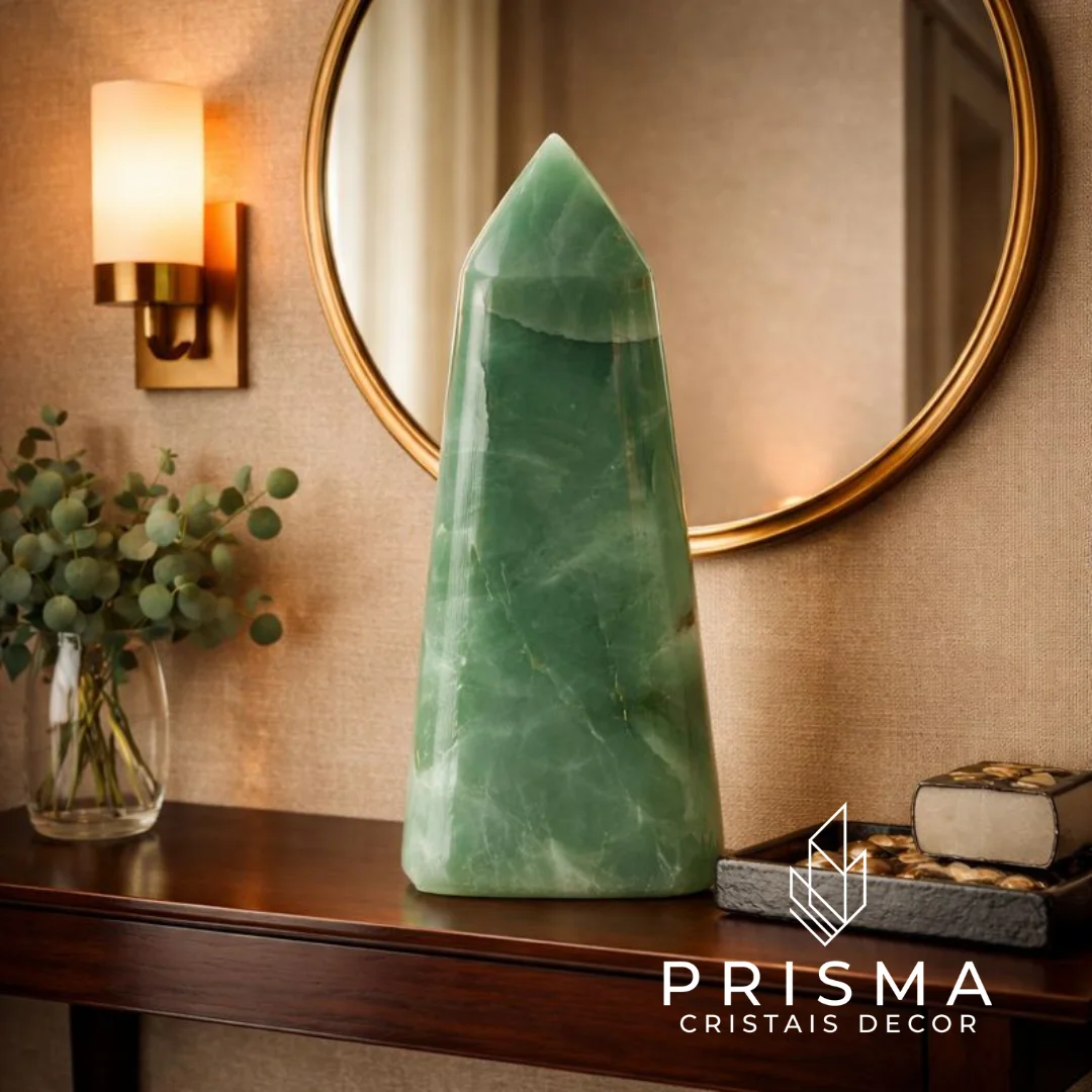 Ponta de Quartzo Verde em decoração sofisticada — cristal obelisco de cura e prosperidade, Village Terrasse Nova Lima