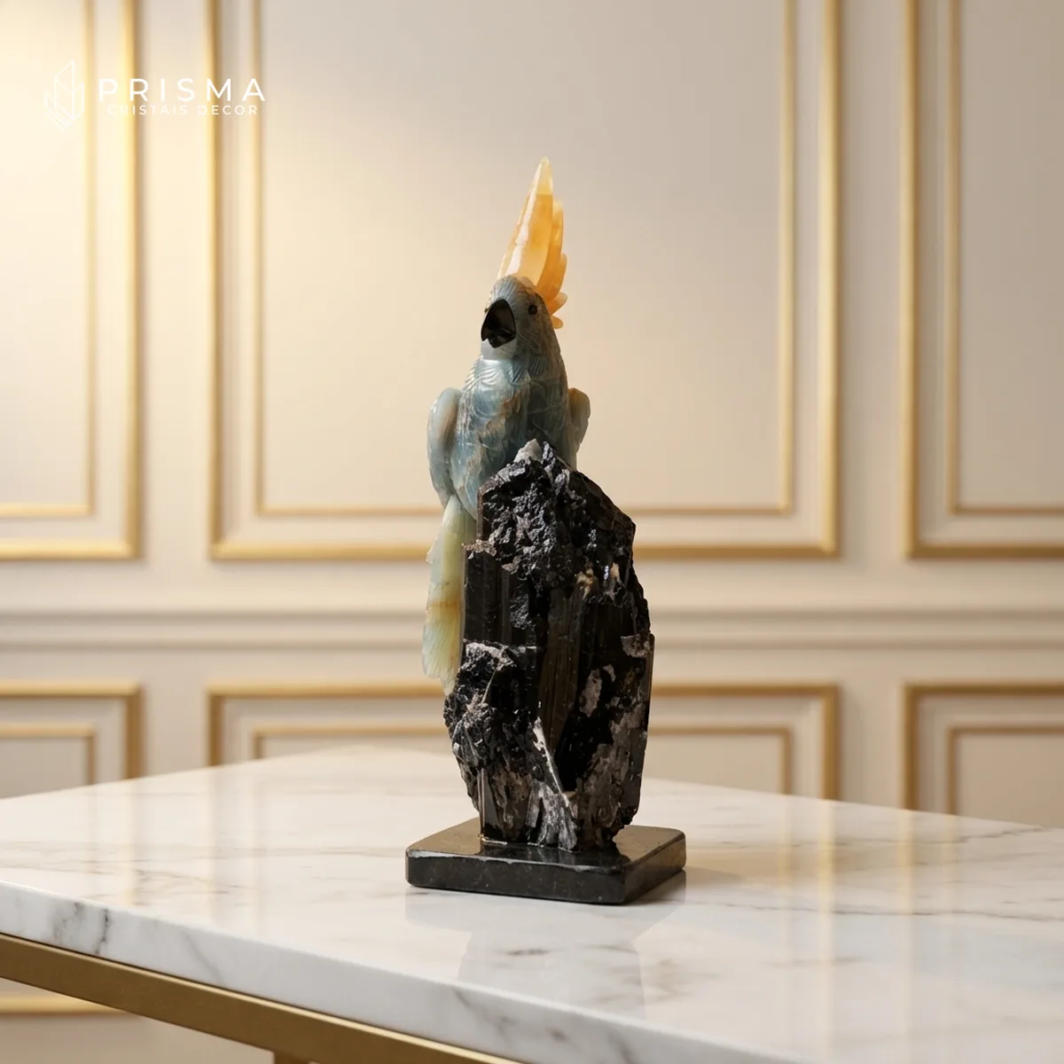 Cacatua Ônix Azul escultura em pedra natural premium sobre console de mármore branco